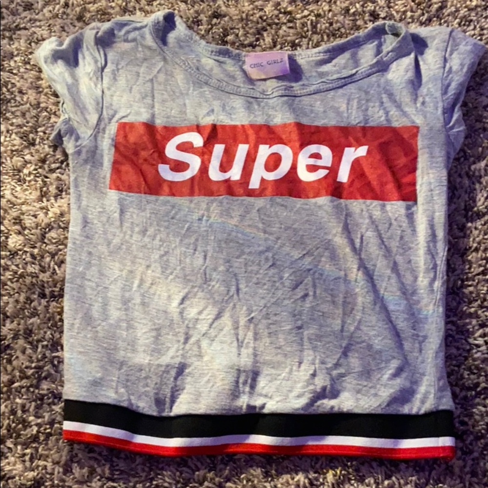 grey cropped tee